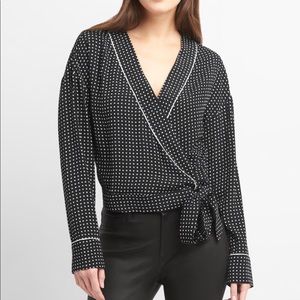 Gap wrap top